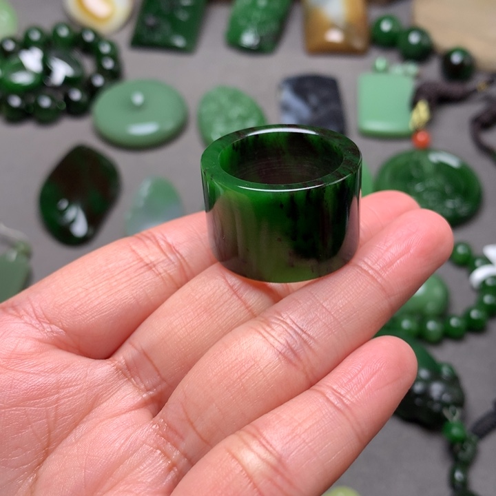 用***4和田玉未镶嵌戒圈