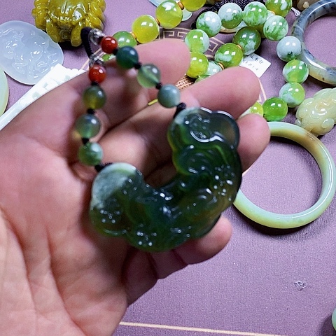 未镶嵌蛇纹石玉颈饰