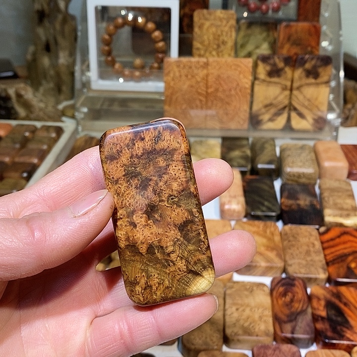 斯***撒香榧木木质哈把玩件588888