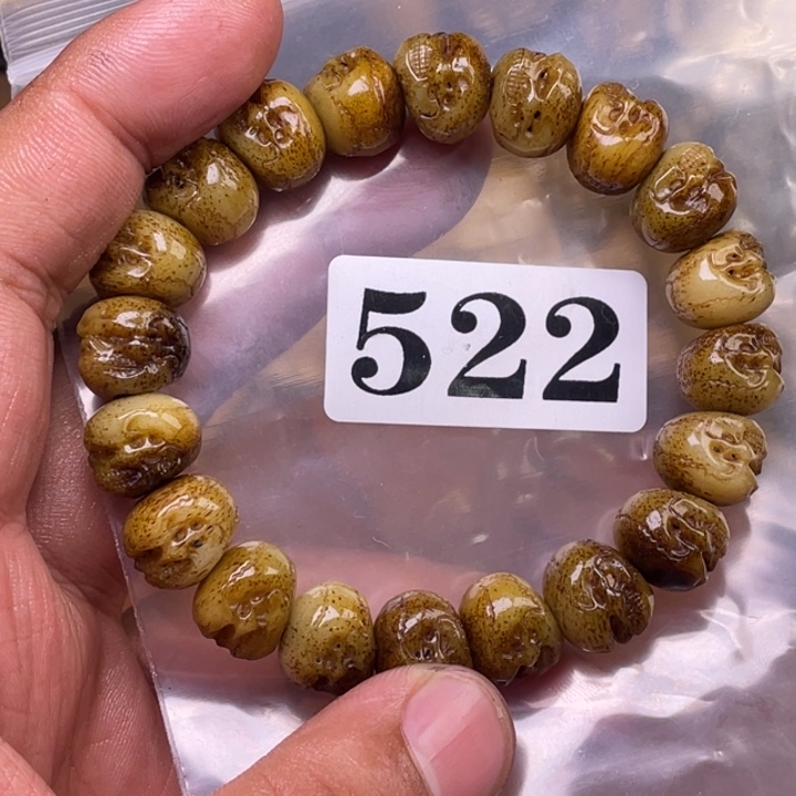 驼骨摆件人工忙着