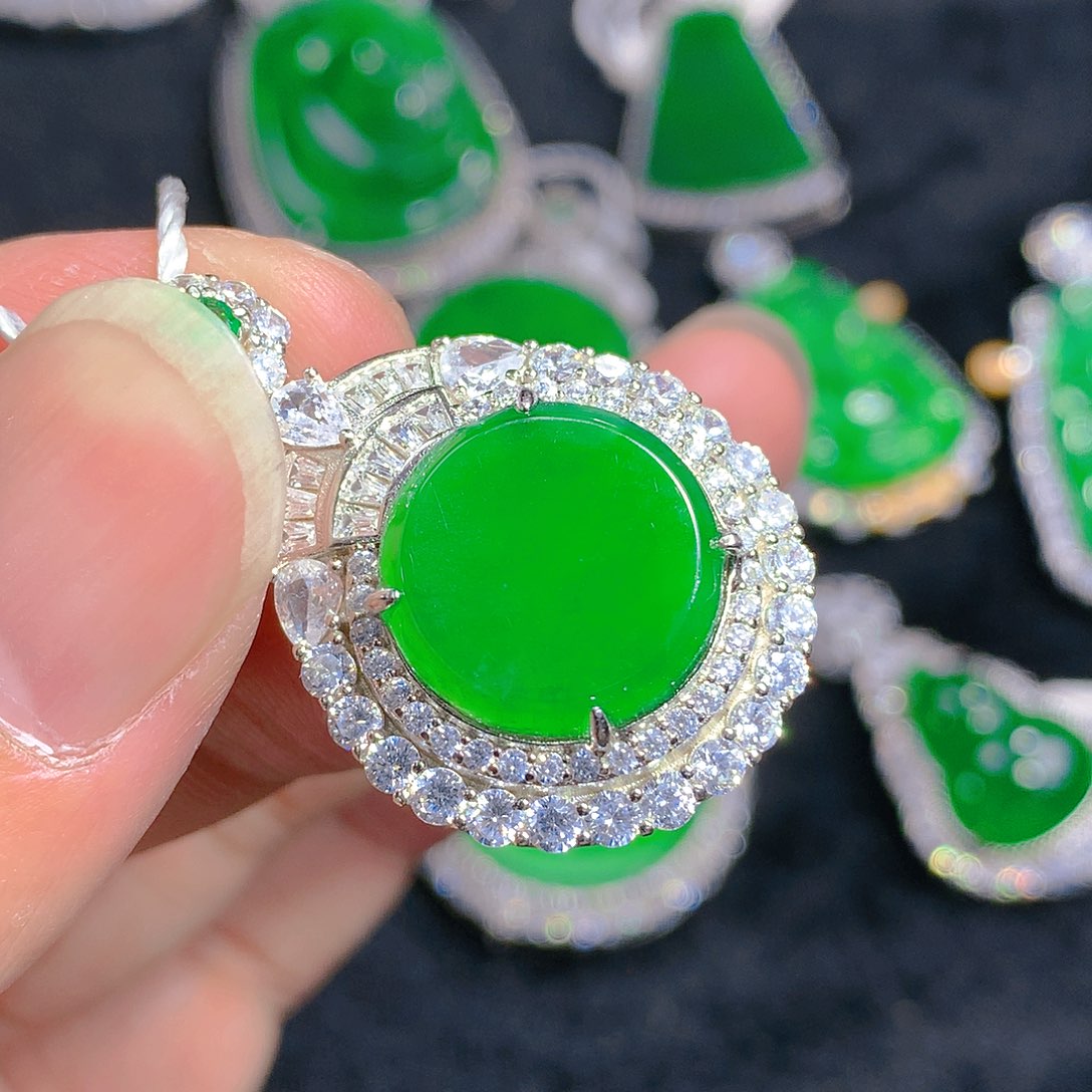 翡翠颈饰银S925镶嵌吊坠