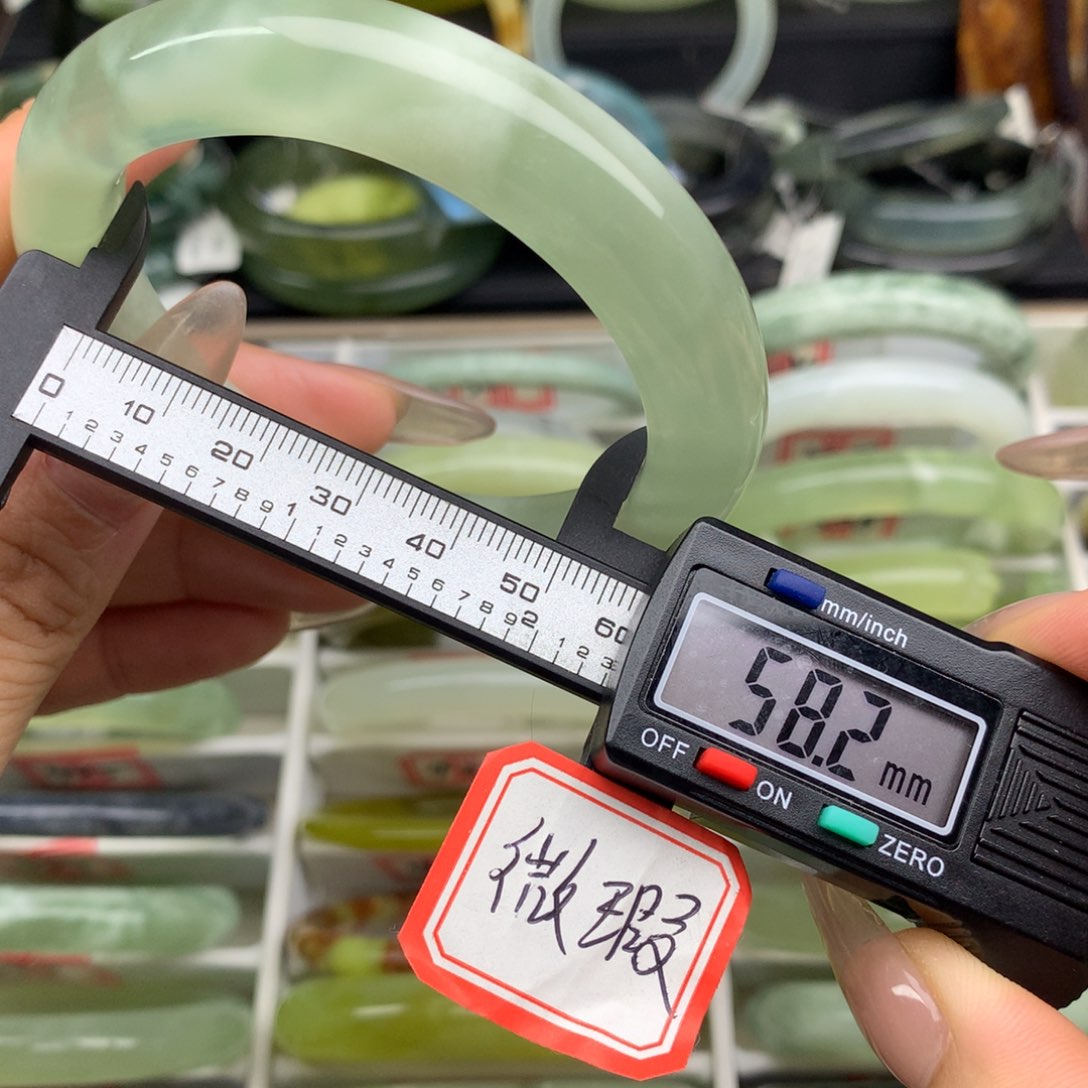 蛇纹石玉未镶嵌手镯488