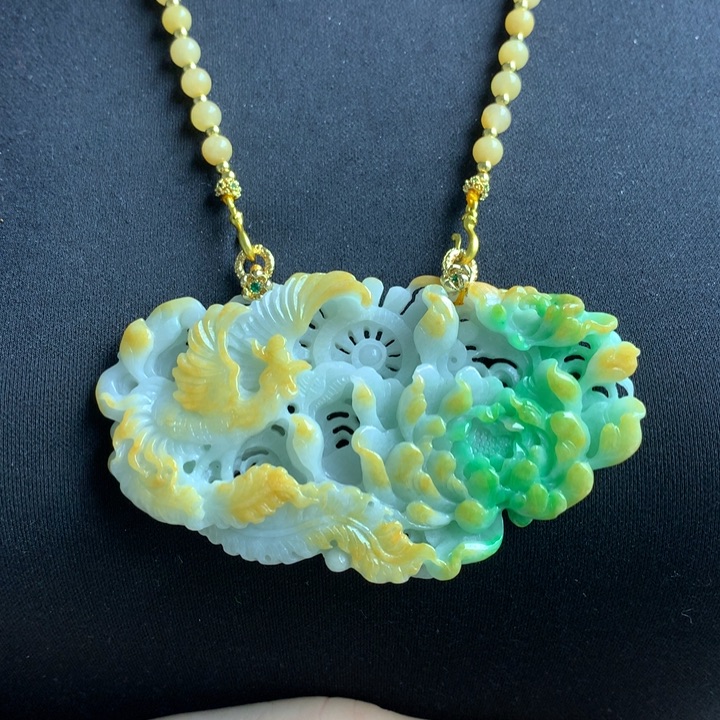 翡翠颈饰未镶嵌翡翠