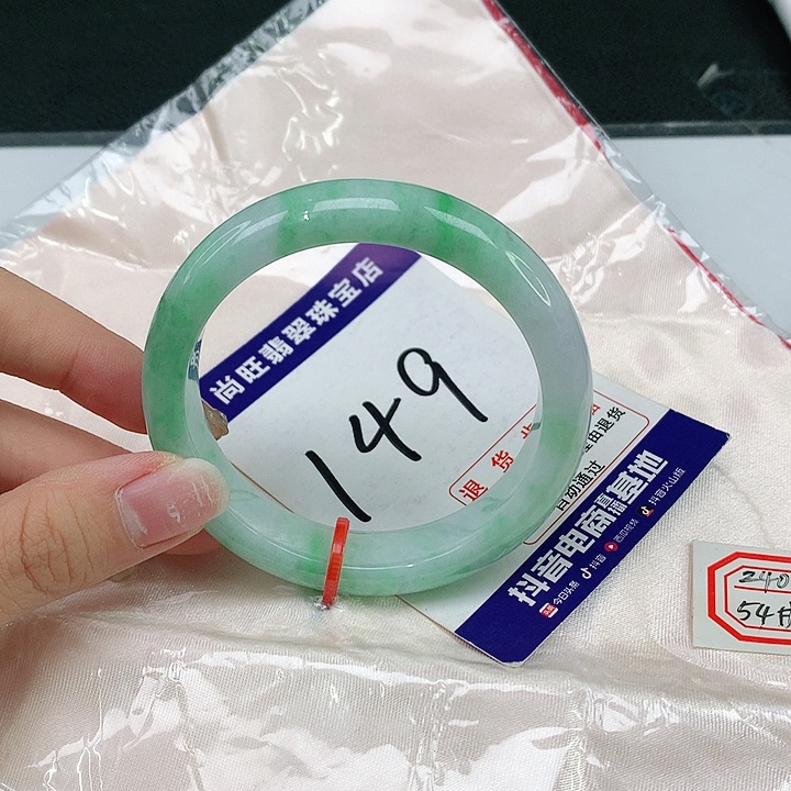 翡翠手镯未镶嵌翡翠