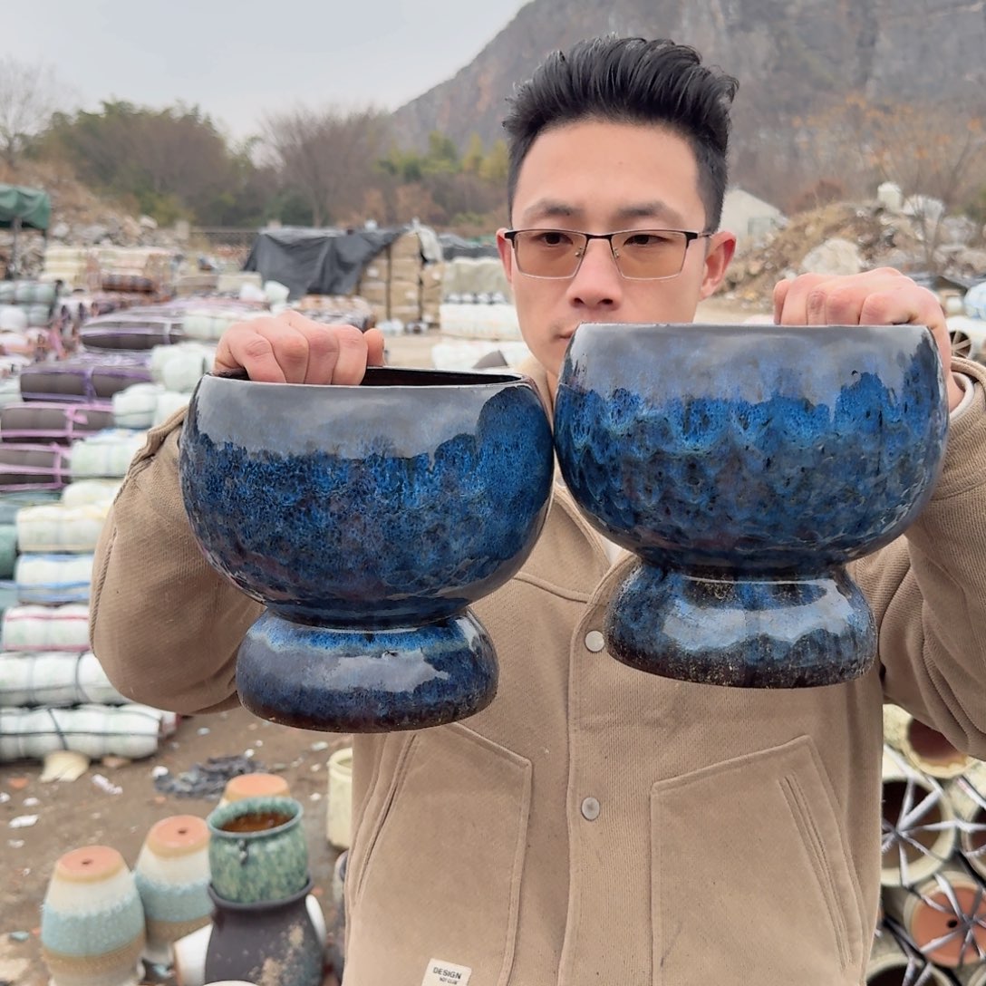 紫砂花盆口18高19（两个蓝孔雀球