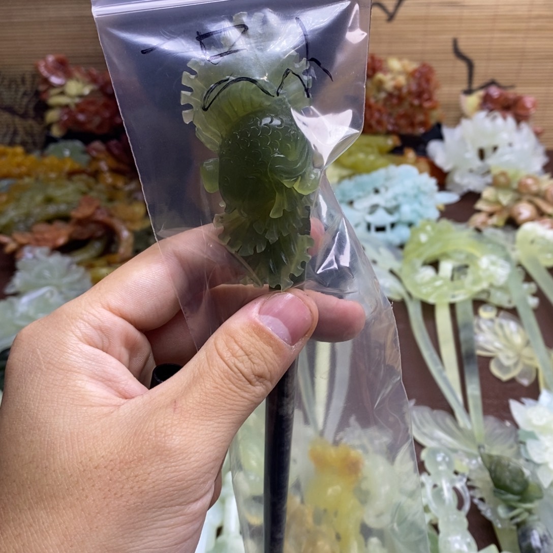 一***”蛇纹石玉未镶嵌发饰