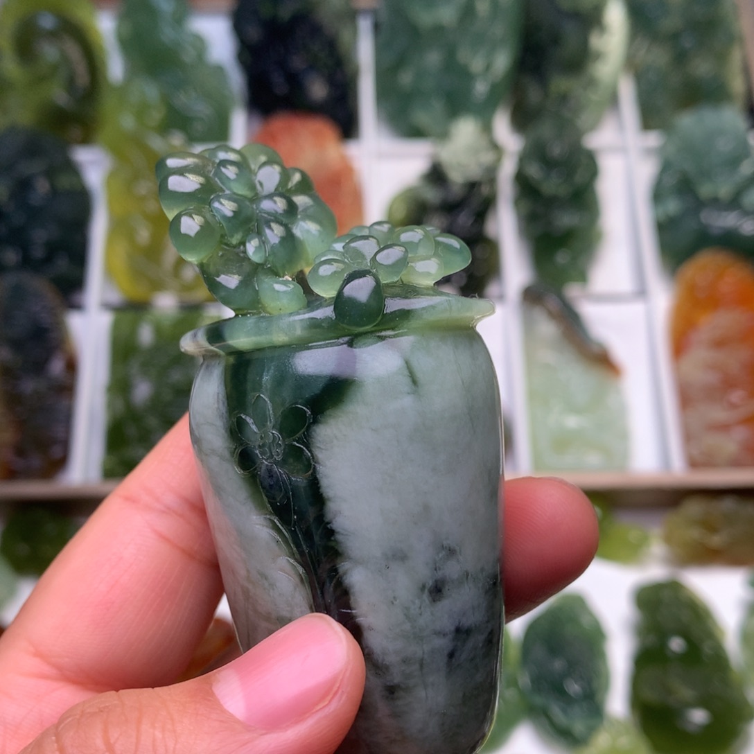 蛇纹石玉未镶嵌小摆件多肉