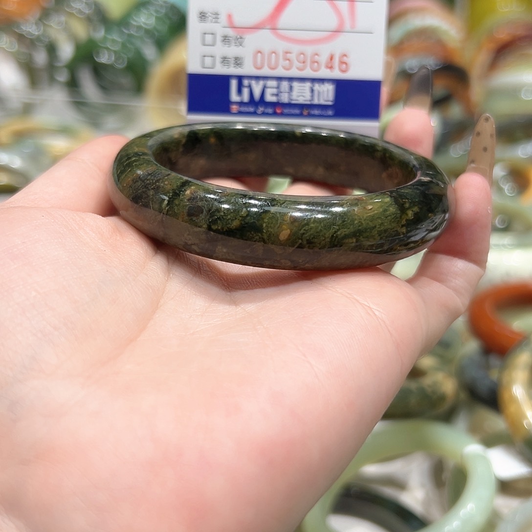 蛇纹石玉手镯未镶嵌