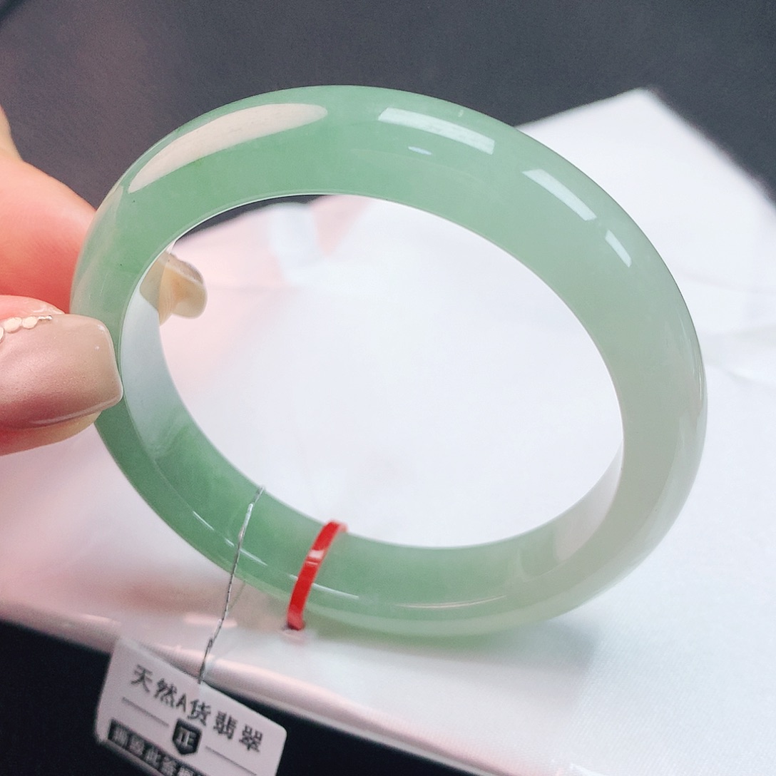 翡翠手镯未镶嵌53圈