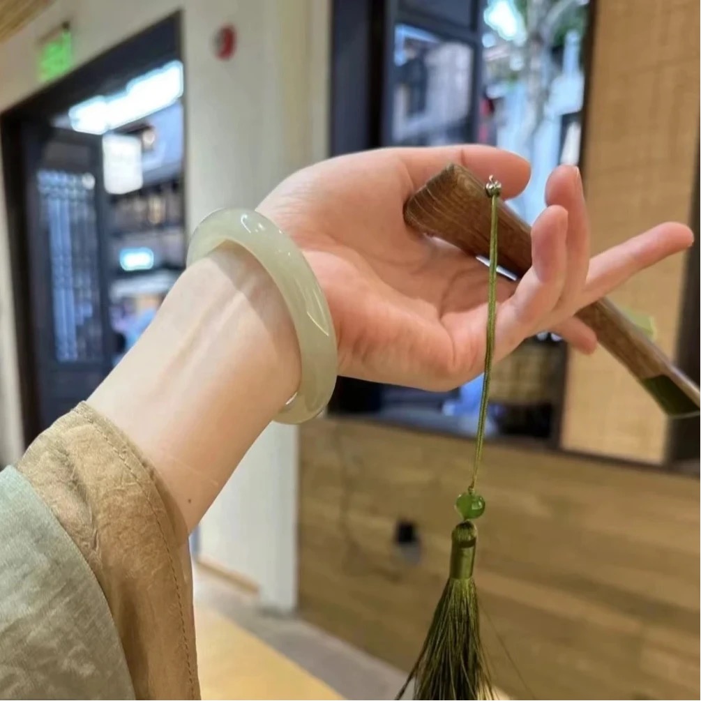 〖精致女人/蜂蜜水青海料/正圈口〗卡13-14/天然和田玉气质