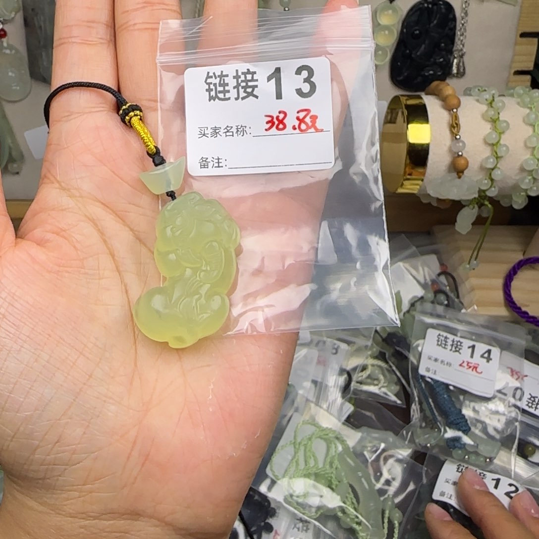蛇纹石玉饰品未镶嵌