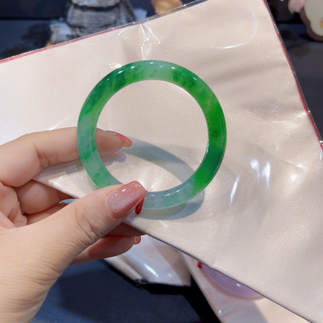 翡翠手镯未镶嵌k****?翡翠手镯51圈口分单