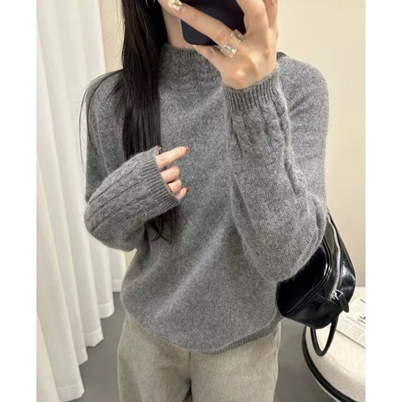 秋冬加厚保暖麻花设计针织打底衫女2025半高领毛衣减龄内搭上衣