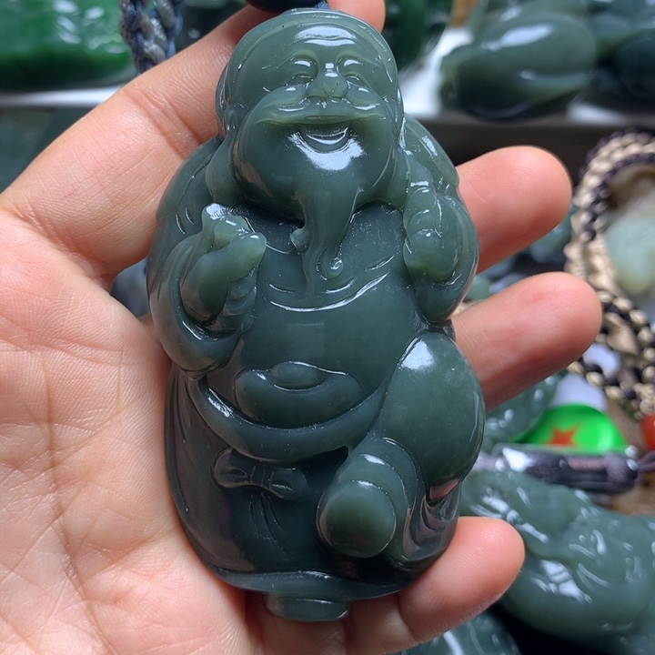 大***壮和田玉未镶嵌颈饰