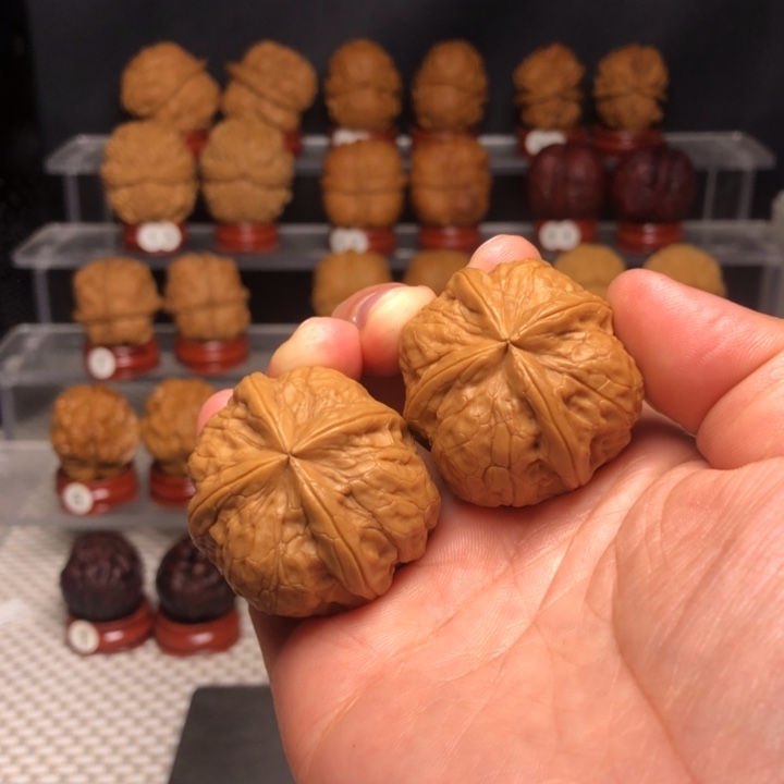 夏***里文玩核桃把件15聚宝四棱