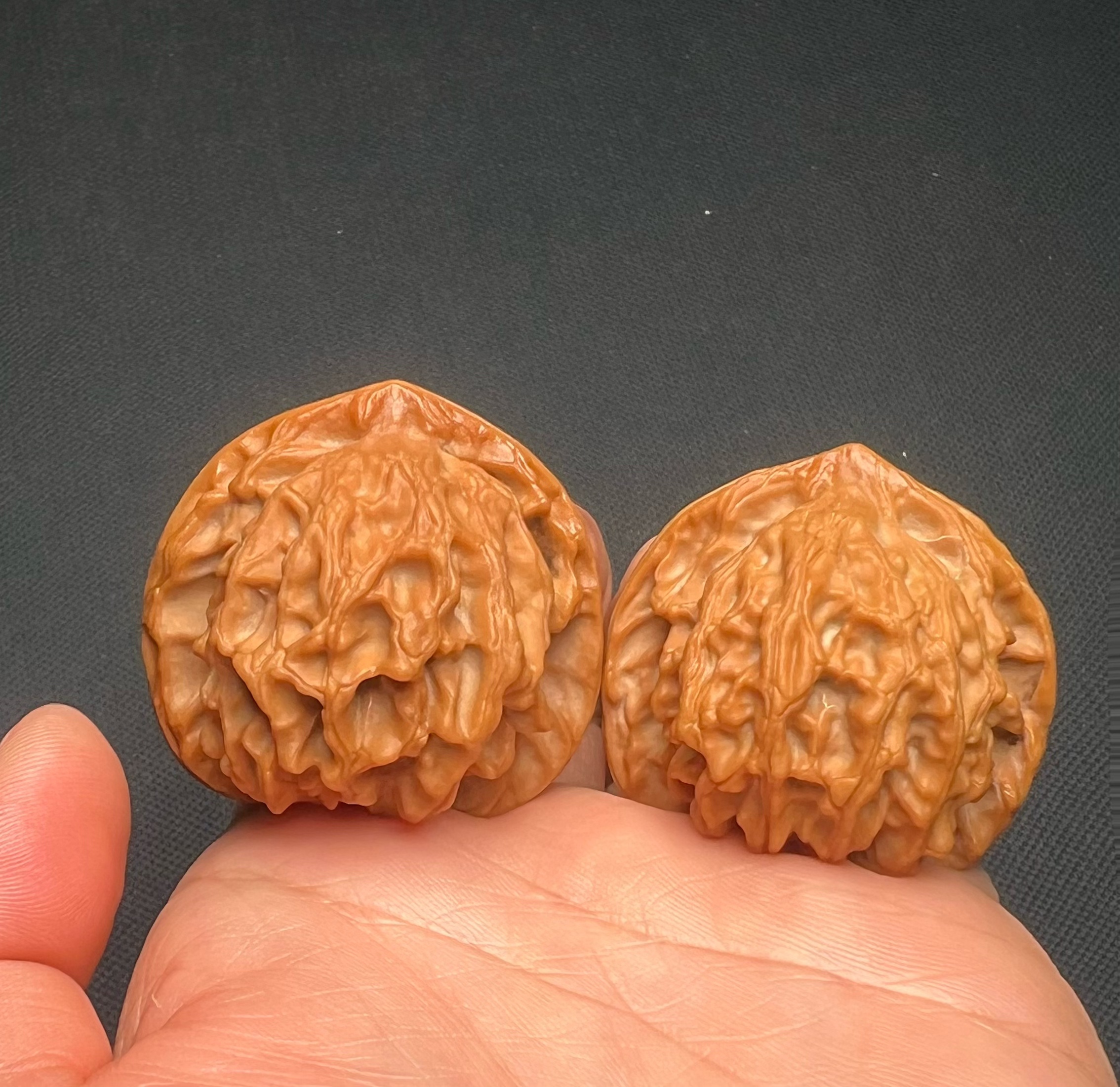 秦岭红苹果文玩核桃把件