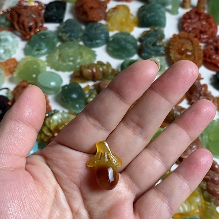 蛇纹石玉颈饰未镶嵌