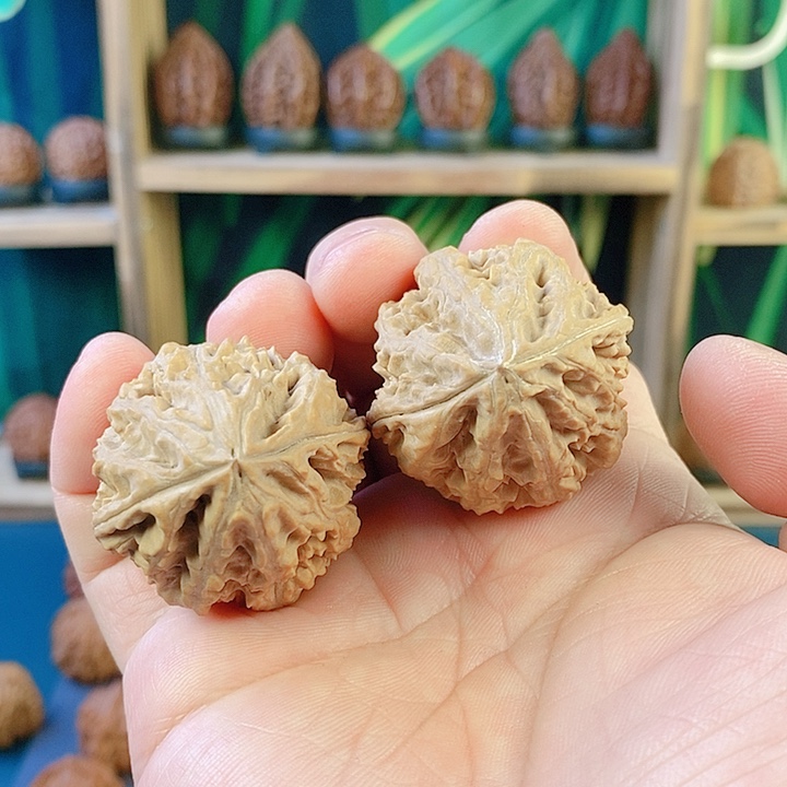 吊坠文玩核桃八龙筋