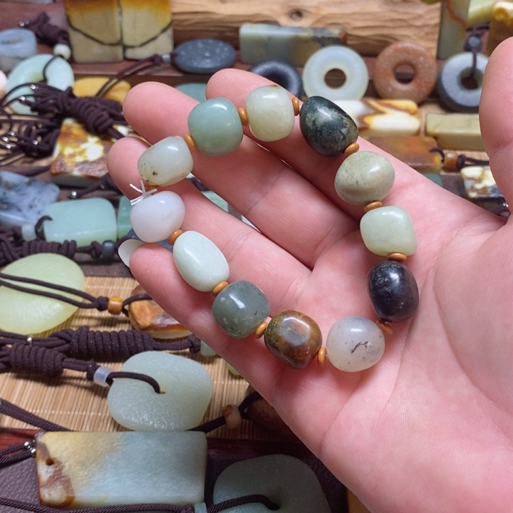 蛇纹石玉挂件未镶嵌