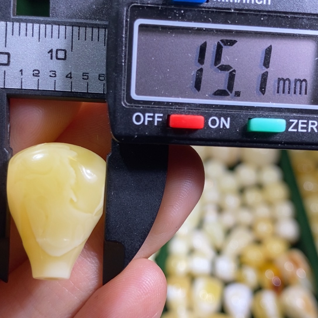 蜜蜡未镶嵌裸石配饰