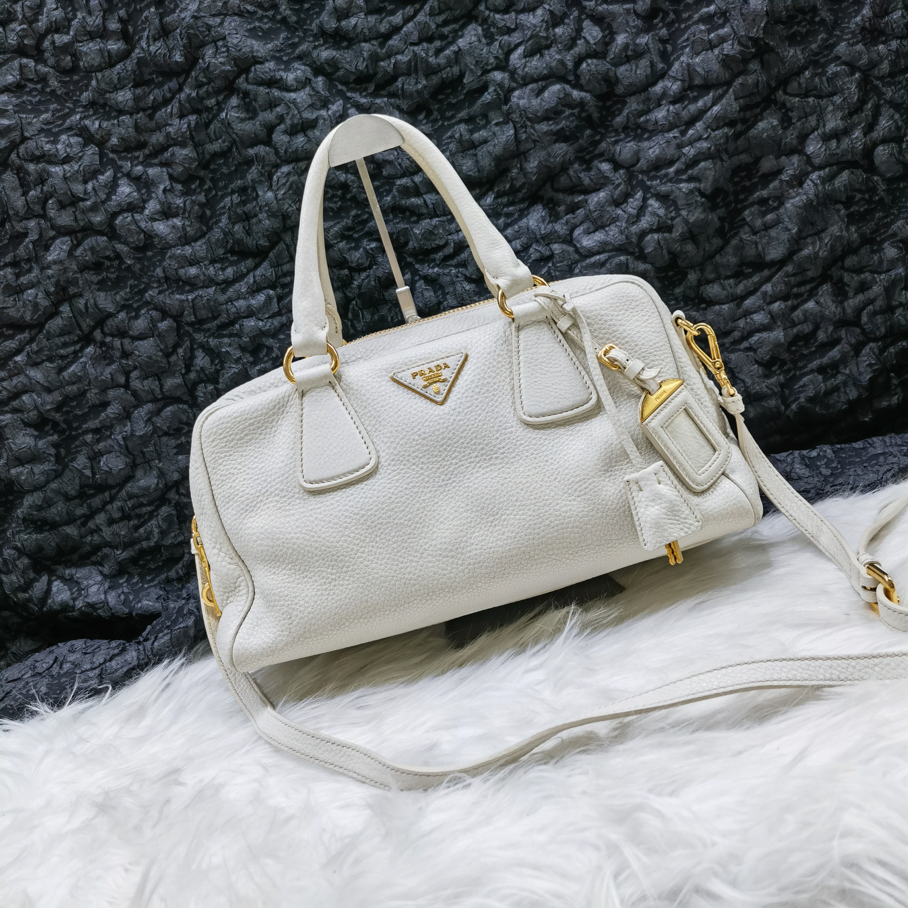 95新 Prada/普拉达 prada普拉达白色中号手提斜挎包