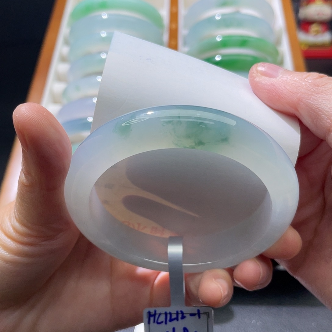翡翠未镶嵌手镯56.3冰胶飘花