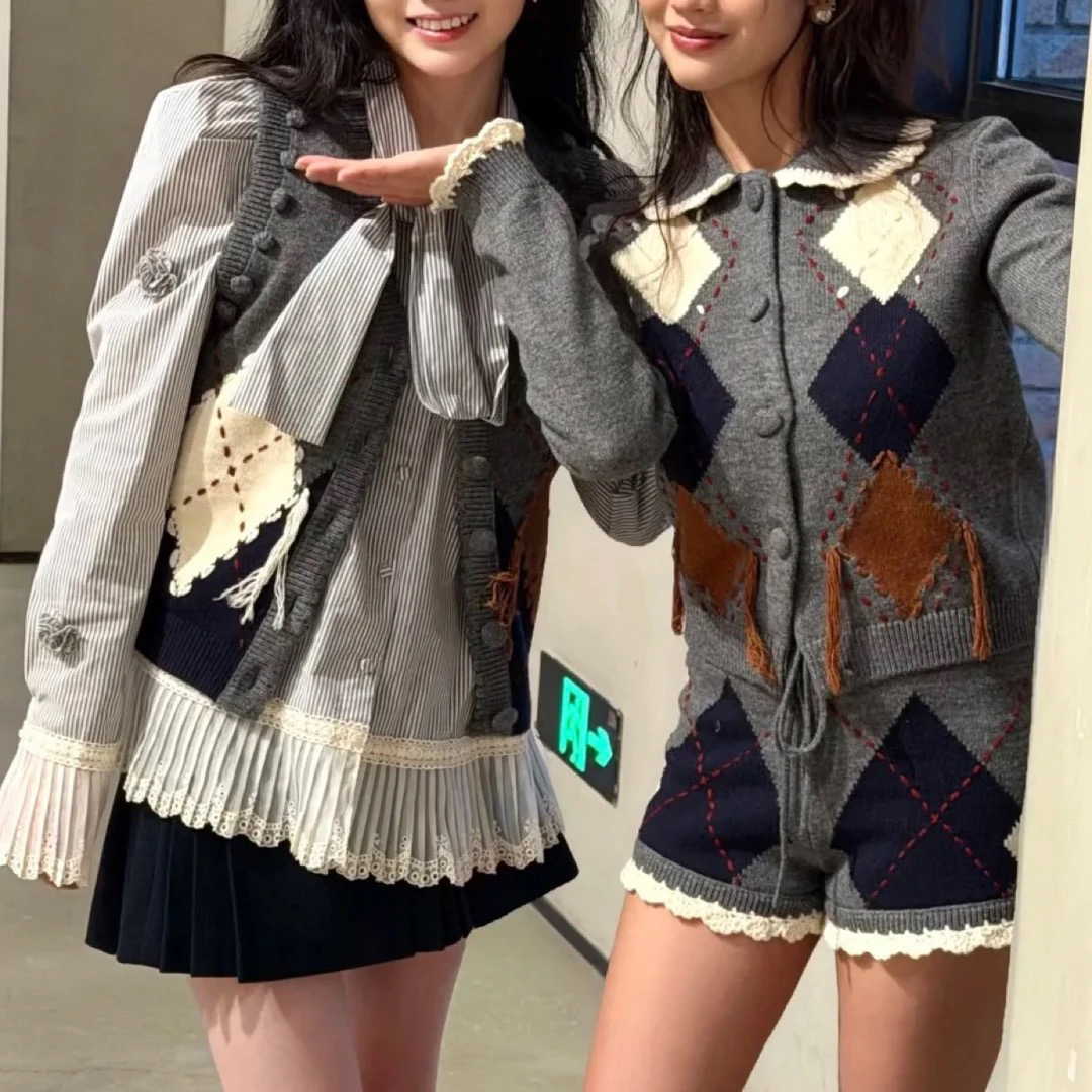 辰辰店灰色学院风针织上衣短裤蓝色花朵衬衣