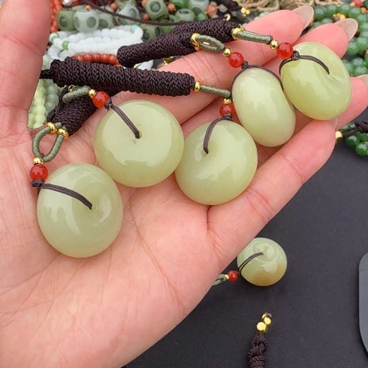 和田玉未镶嵌颈饰拍一发一多样性大学生