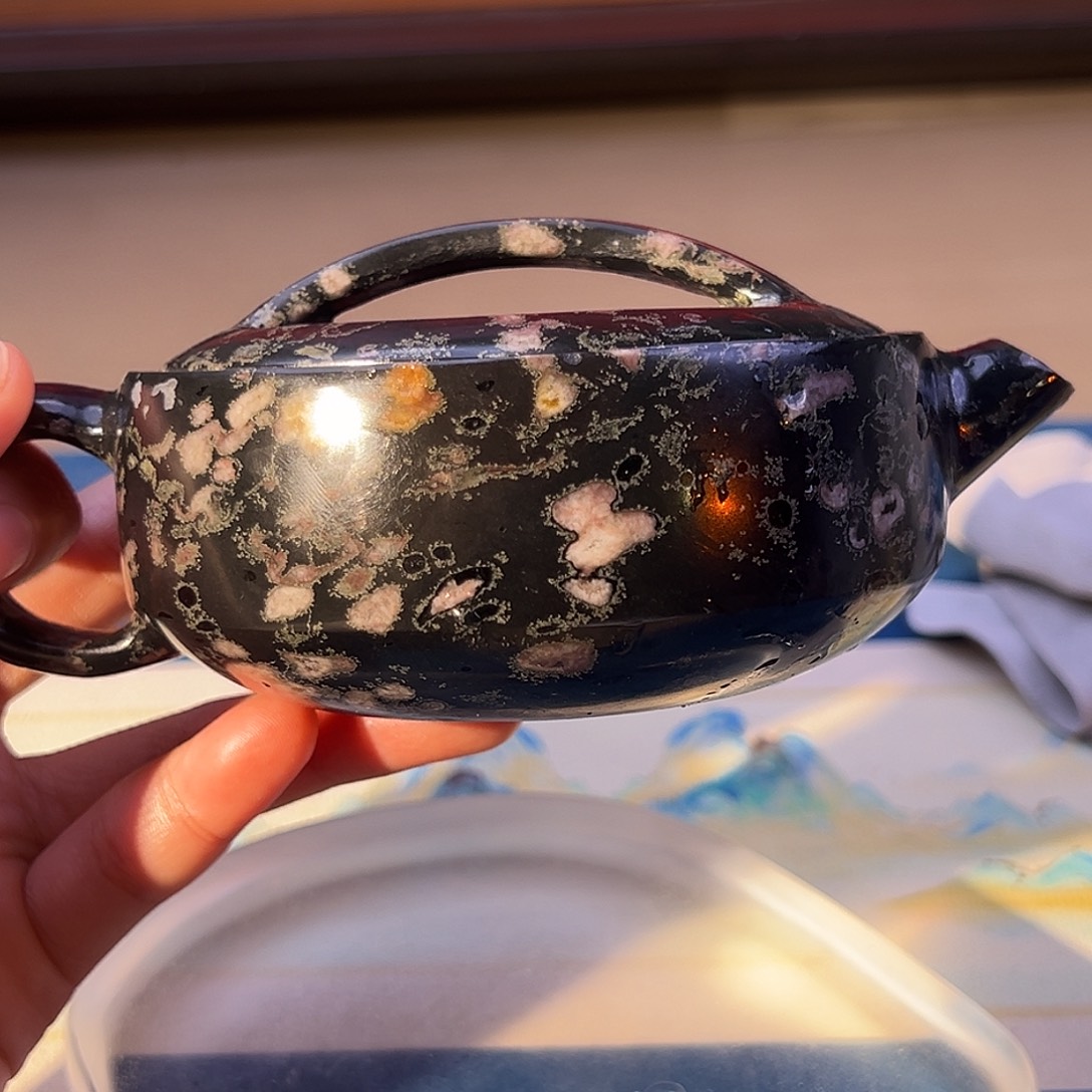 汉瓦壶黑底红梅安山玉