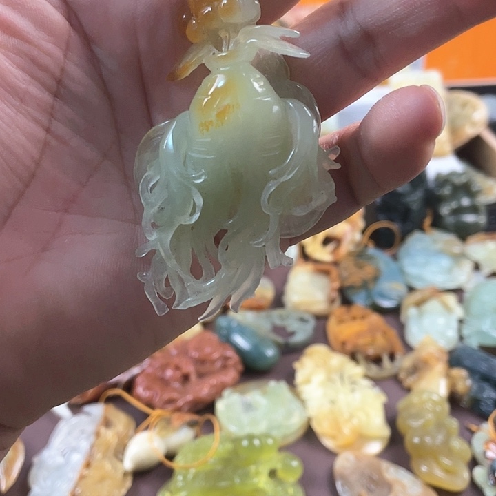 蛇纹石玉颈饰未镶嵌五*?