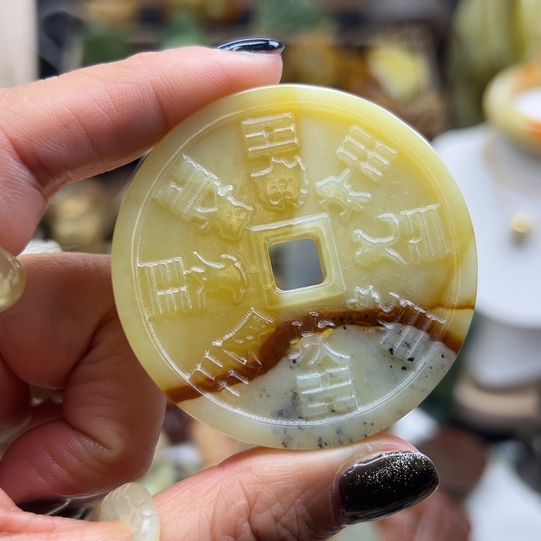 未镶嵌岫玉颈饰花玉王山鬼钱