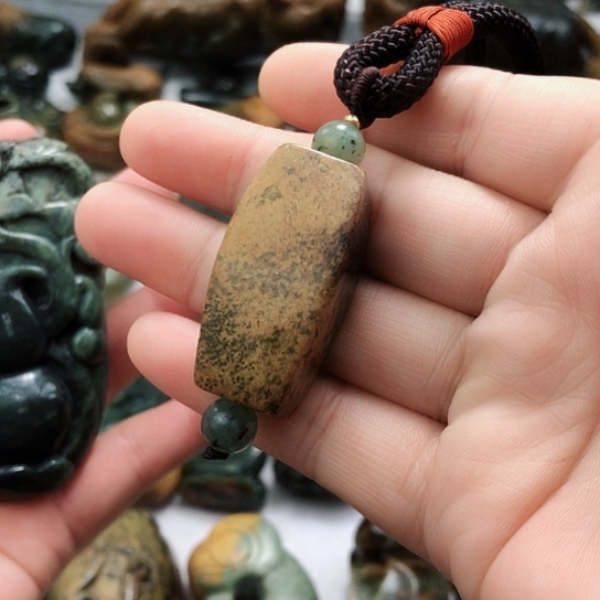 岫岩河磨玉（透闪石质玉）把件未镶嵌