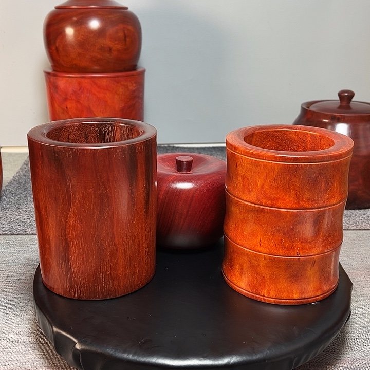 龙***惠紫檀木小笔筒两个