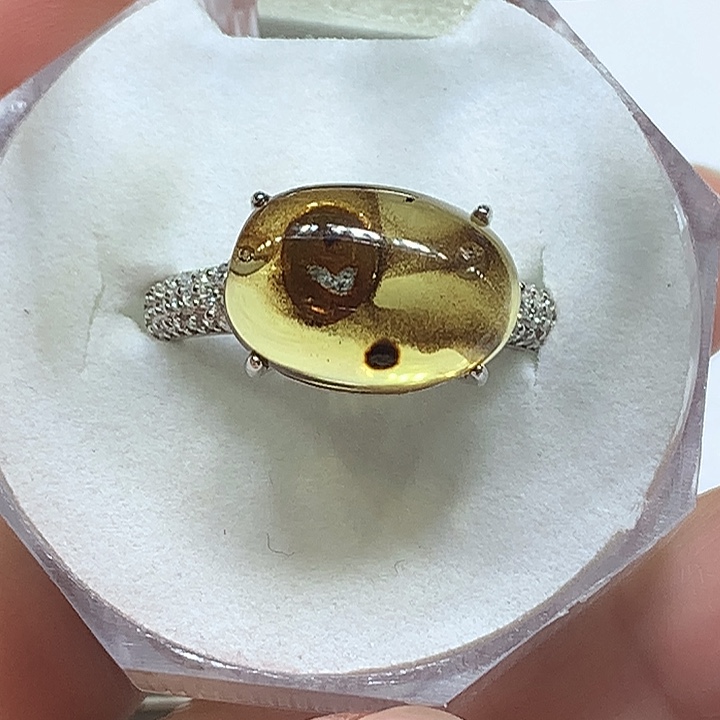 银S925镶嵌琥珀裸石双水胆带沙戒指