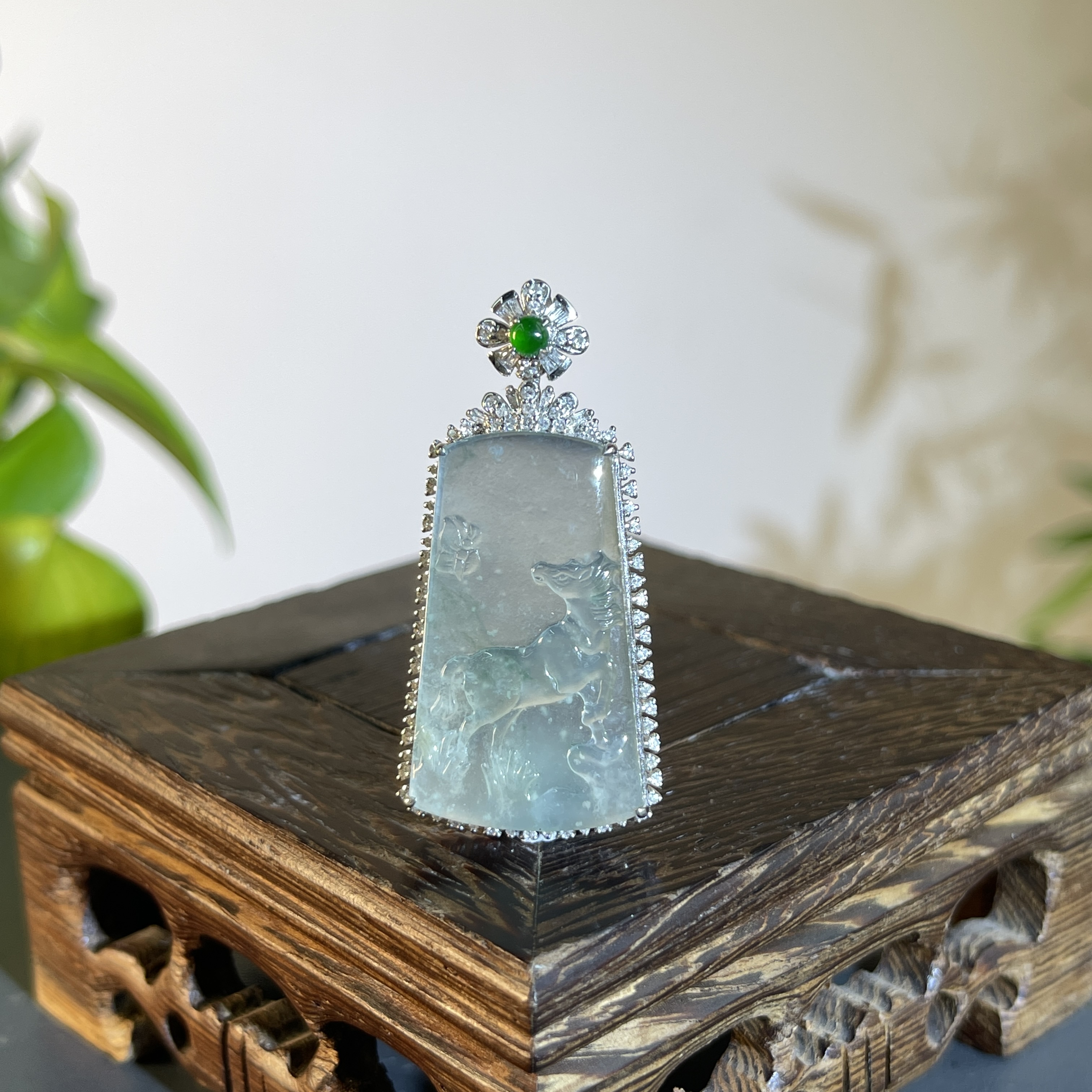 JTW23-168 天然缅甸A货翡翠 18K含钻镶嵌马到成功