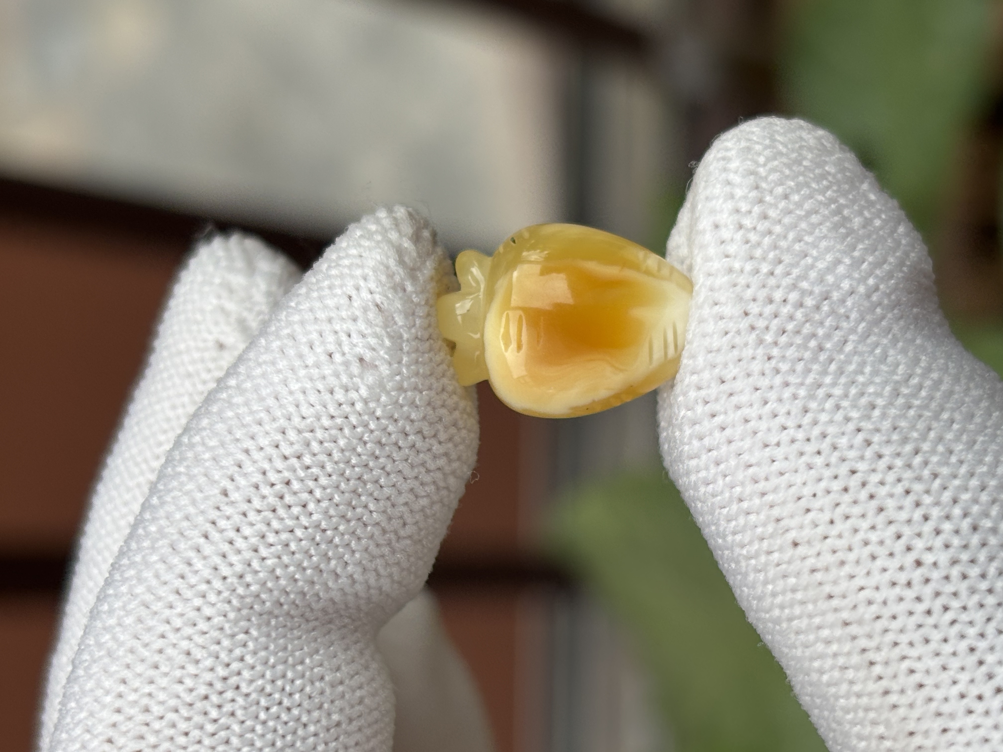 5335天然蜜蜡琥珀胡萝卜配饰11.7x17.6x8.1mm