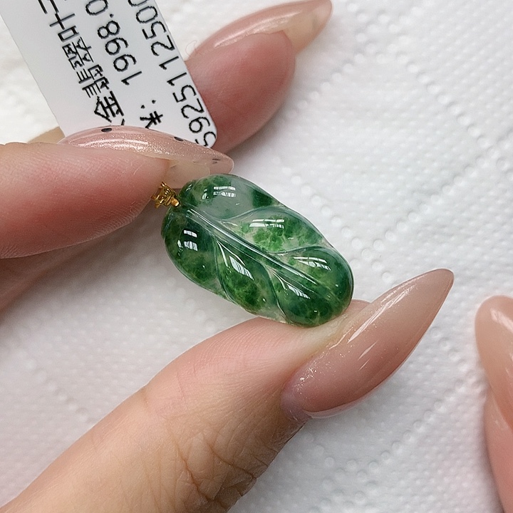 颈饰18K金镶嵌翡翠