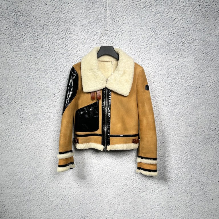 99新 MONCLER 驼色漆皮羊羔绒皮毛一体连帽外套