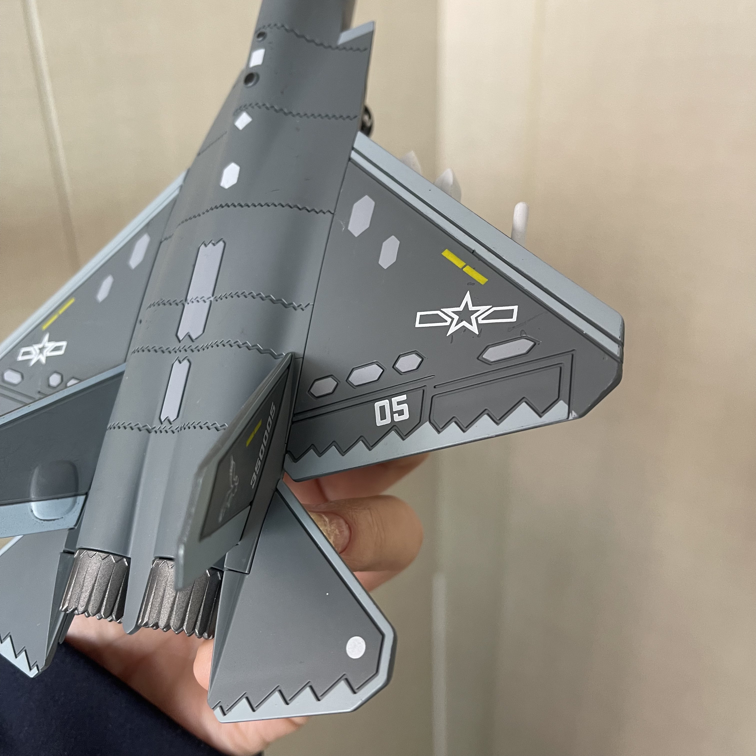 【歼35战斗机 1：72】拼装模型要拼装ABS工程塑料材质带底座