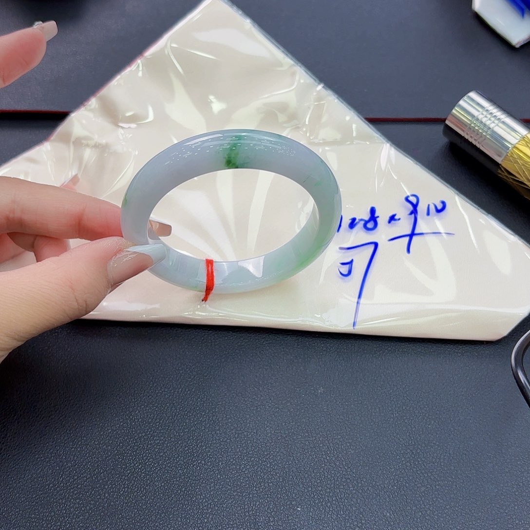 翡翠手镯未镶嵌手镯