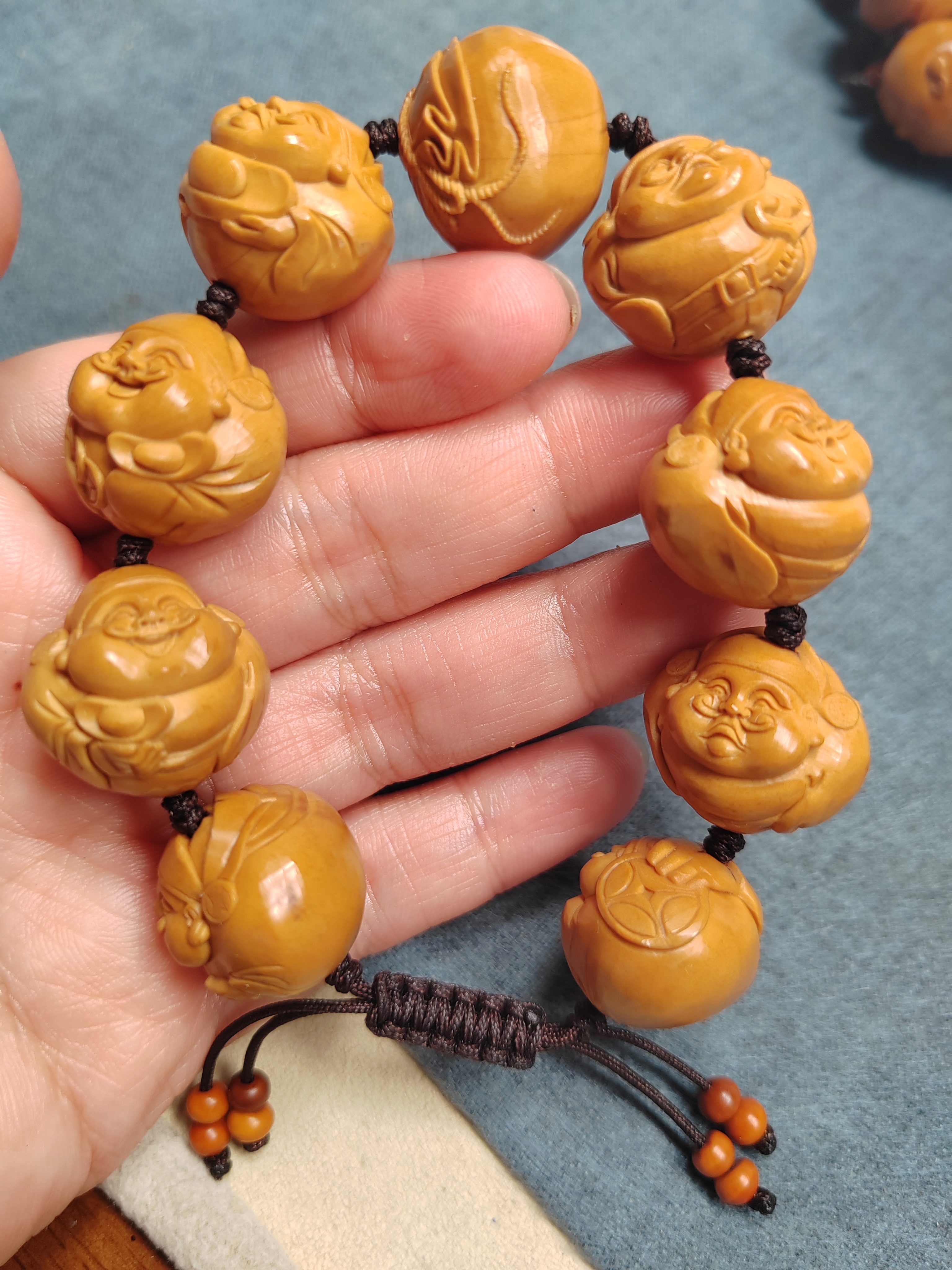 福利八宝财神   橄榄核