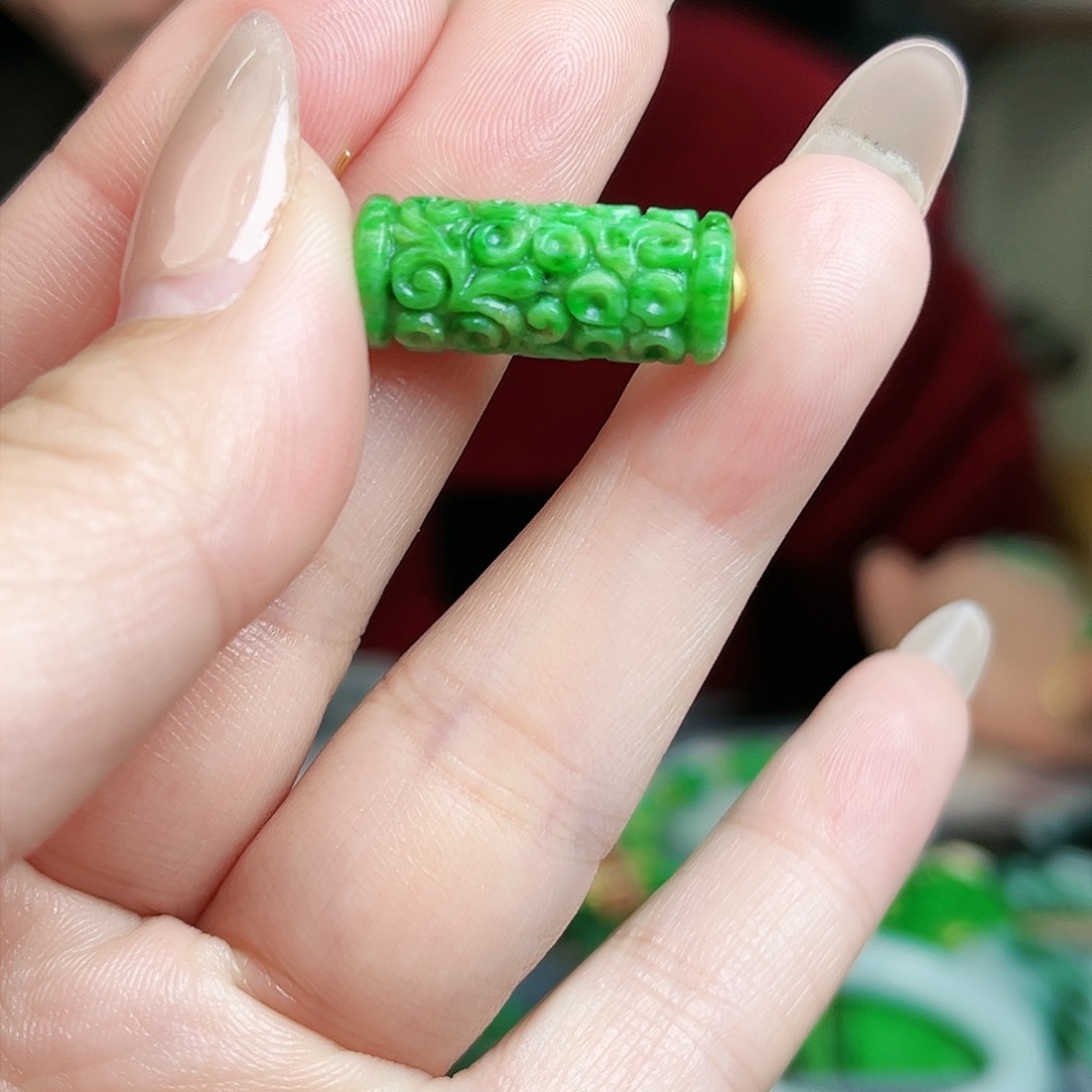 翡翠颈饰18K金镶嵌吊坠