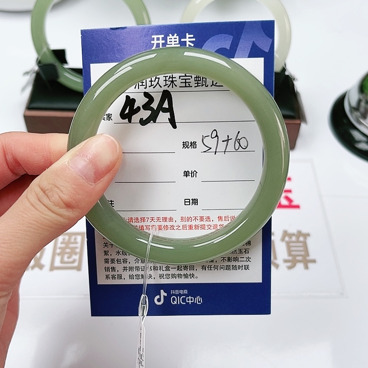 和田玉手镯未镶嵌熊****店