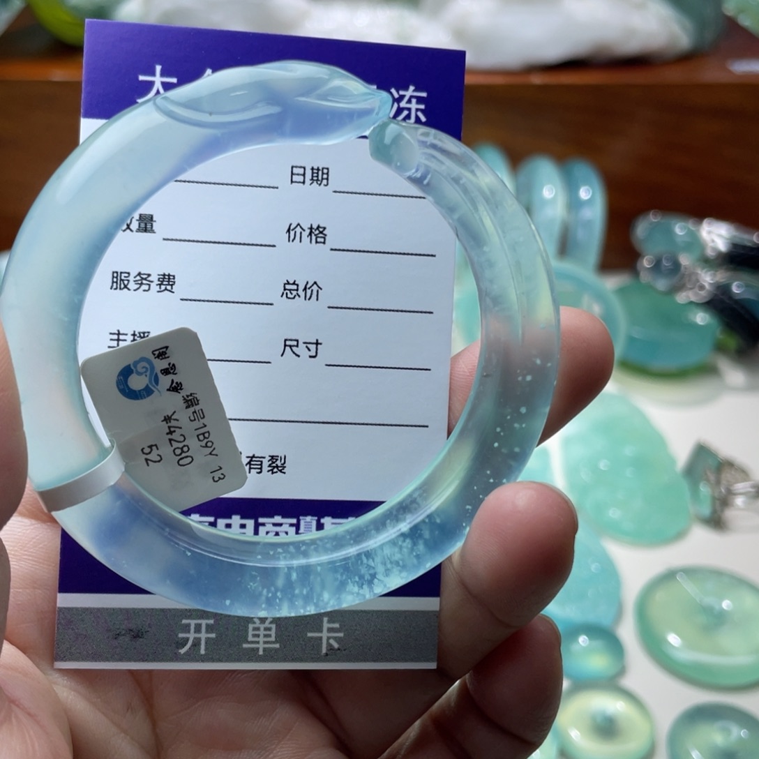 蛇纹石玉手镯未镶嵌旺***头