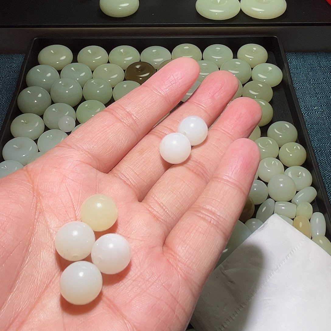 起***雾和田玉未镶嵌颈饰和田玉多样性发一