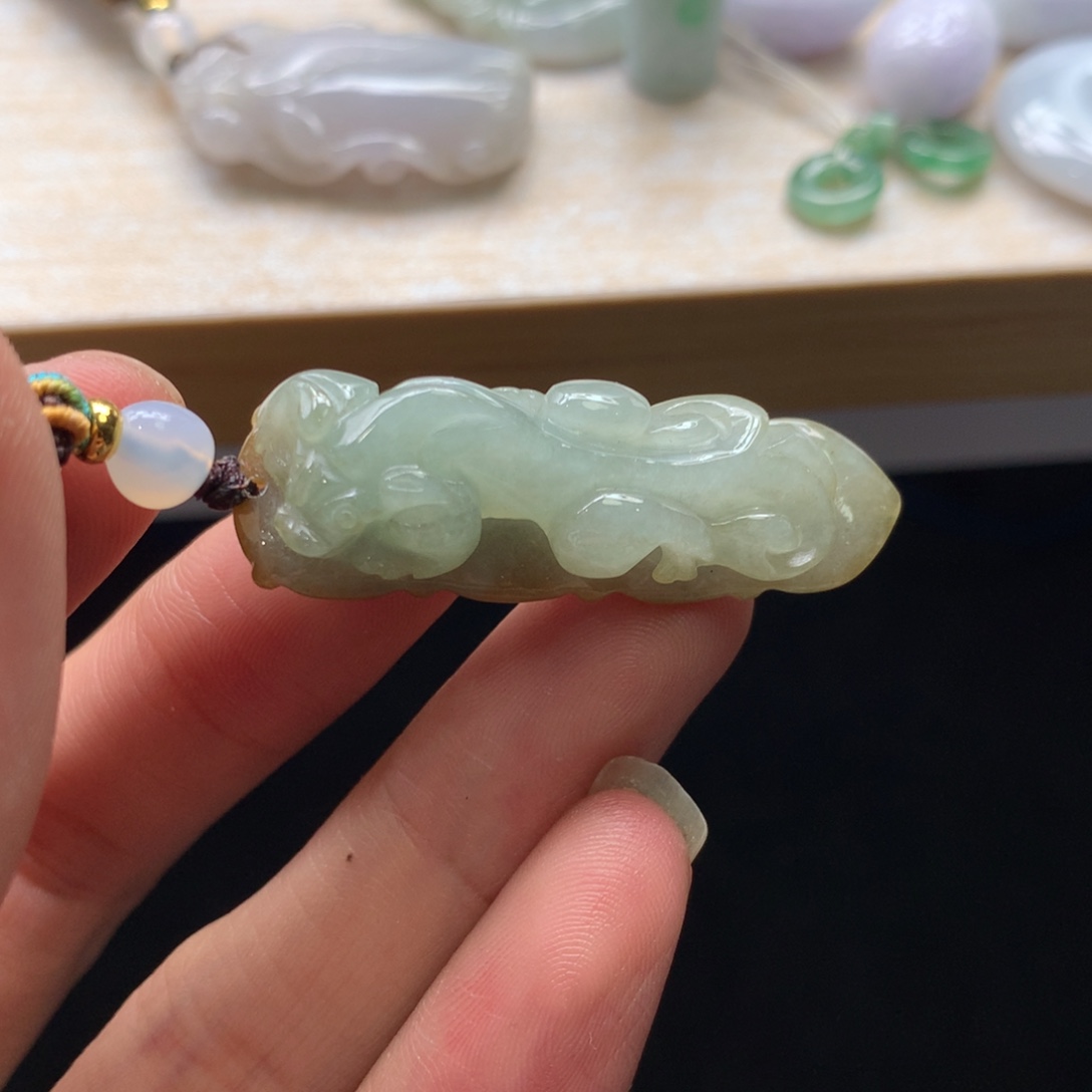 翡翠未镶嵌颈饰吊坠