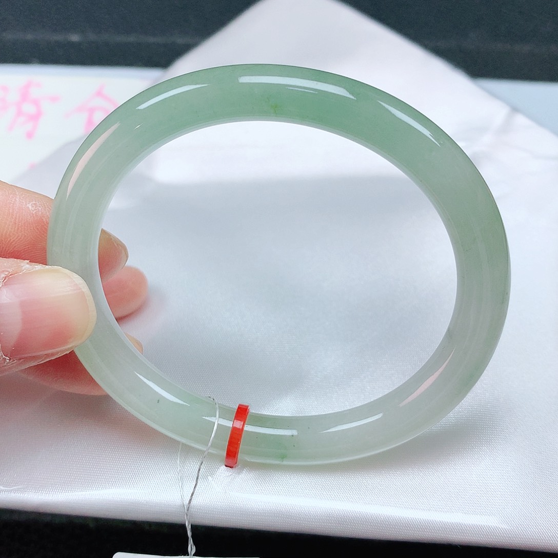 翡翠手镯未镶嵌55贵