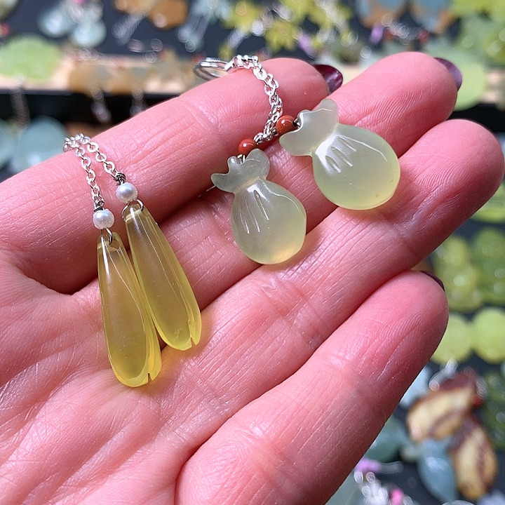 蛇纹石玉耳坠未镶嵌