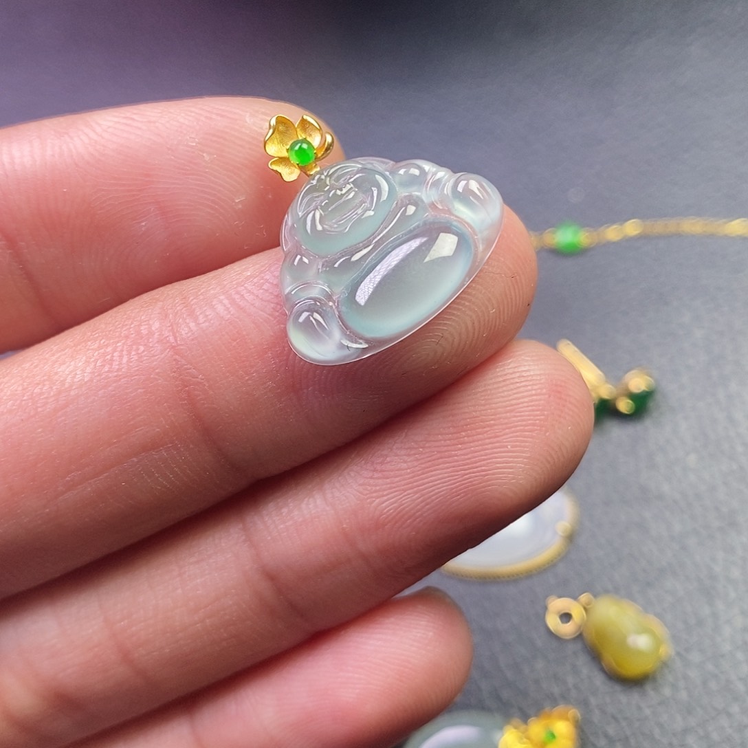 颈饰18K金镶嵌翡翠