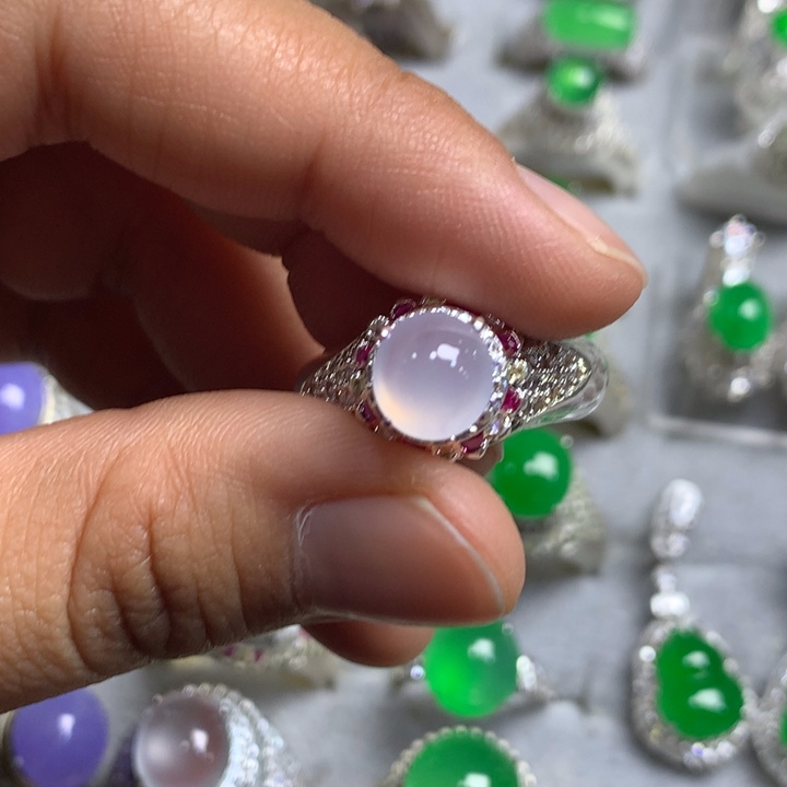 翡翠未镶嵌戒指铜托，卖裸石，需要二次镶嵌